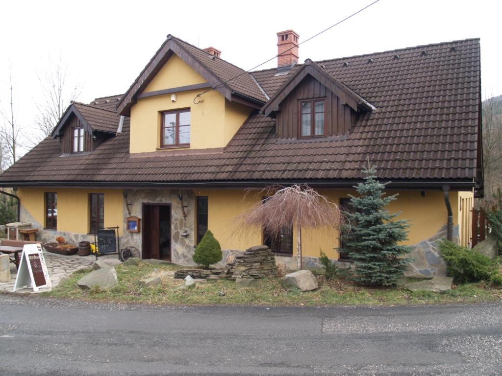Penzion Gutska Krcma Тршинец Экстерьер фото