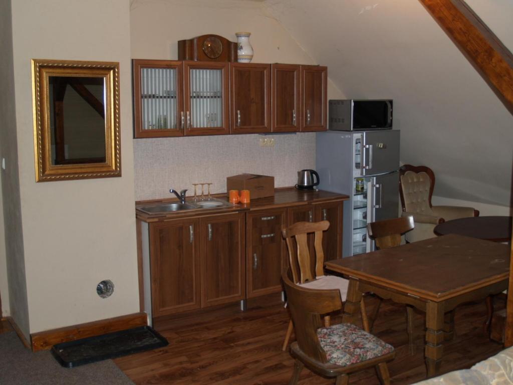 Penzion Gutska Krcma Тршинец Экстерьер фото